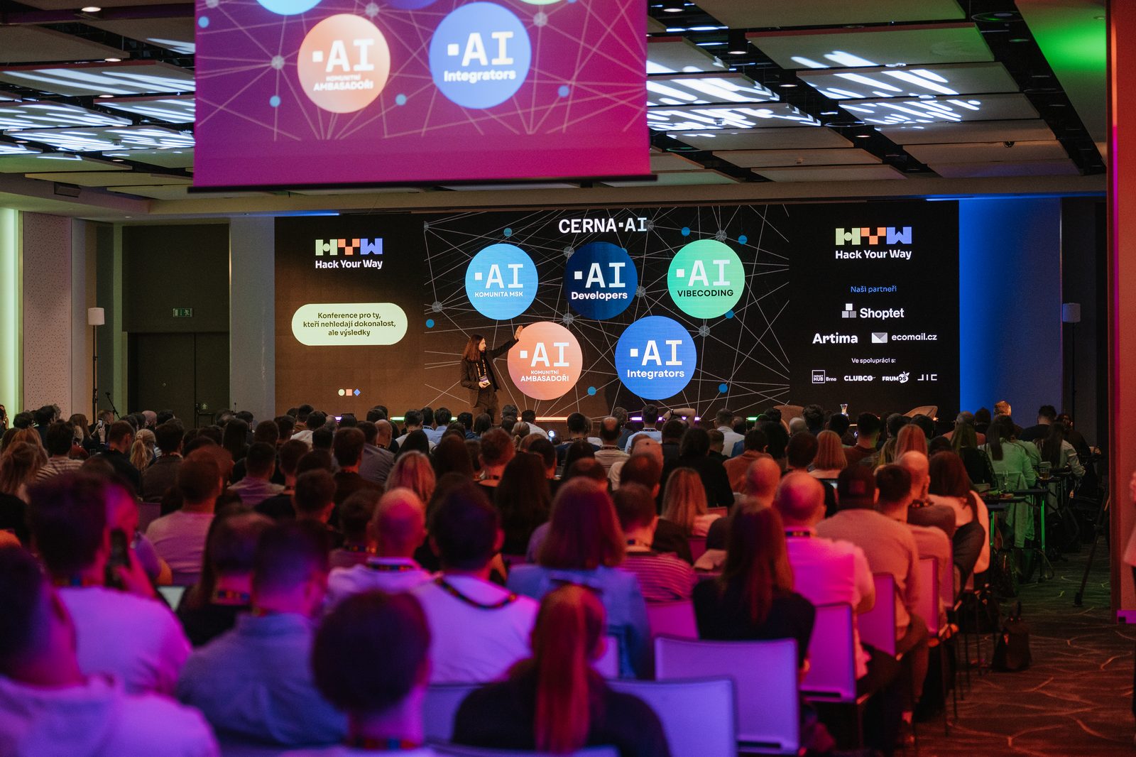 Konference s plným sálem